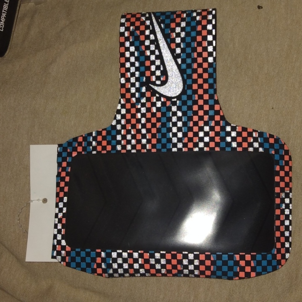 Nike flash armband